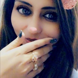 Meet your Posher, Hadika